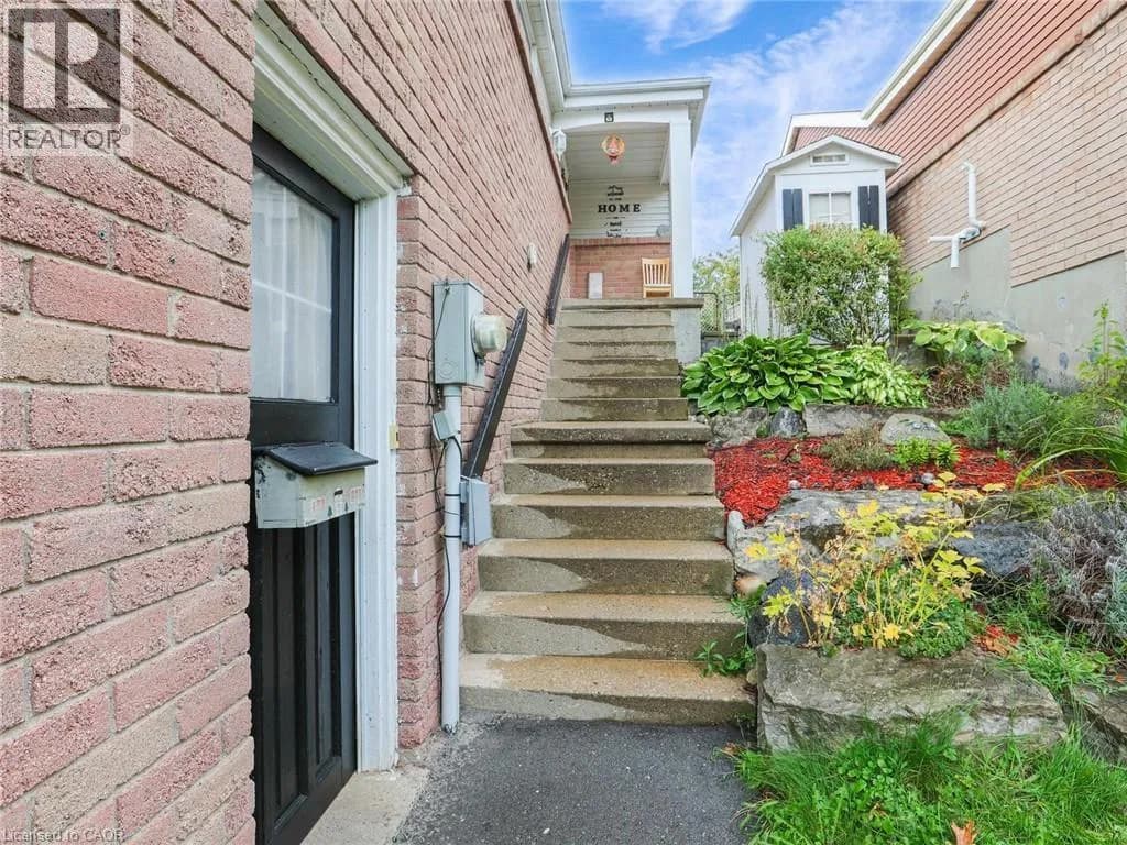 128 MACATEE Place — photo 2 of 50