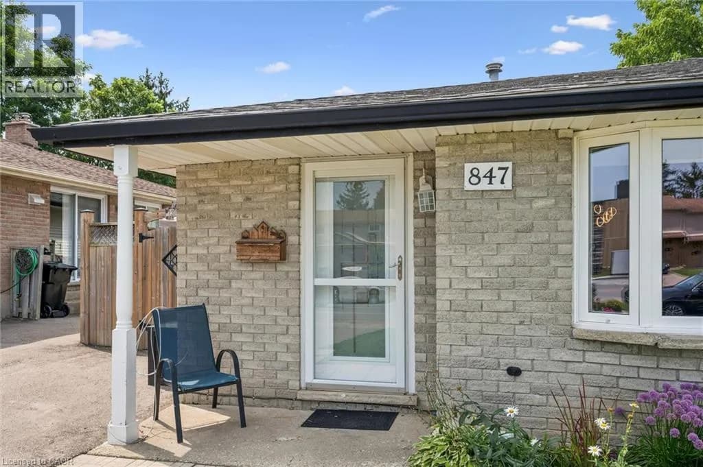 847 DOON VILLAGE Road — photo 4 of 37