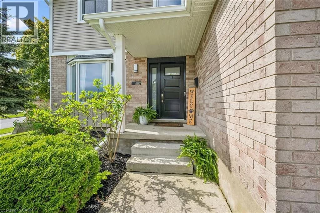 687 CHAMPLAIN Boulevard — photo 3 of 46