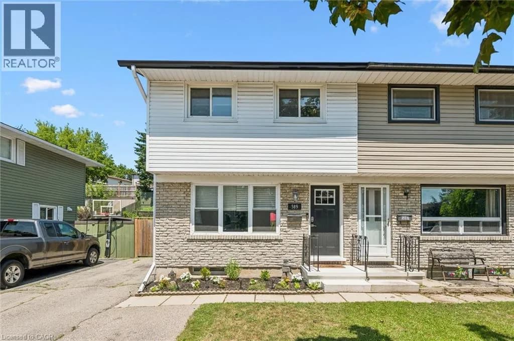 589 ELGIN Street N — photo 2 of 40