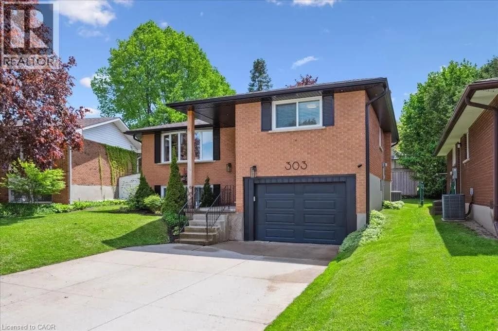 303 MARTINDALE Crescent — photo 3 of 41