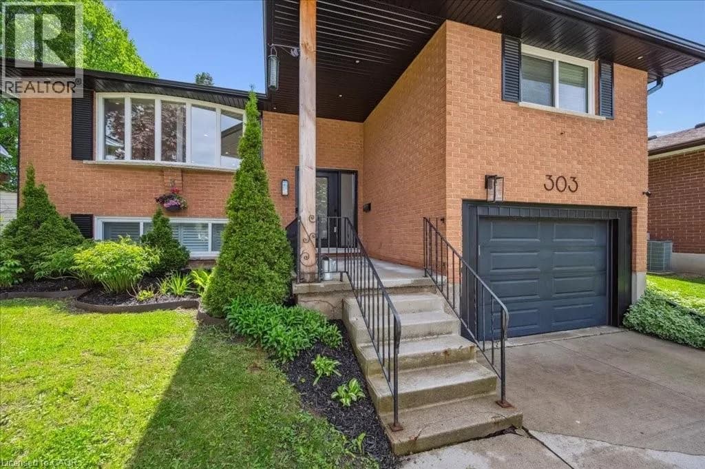 303 MARTINDALE Crescent — photo 4 of 41