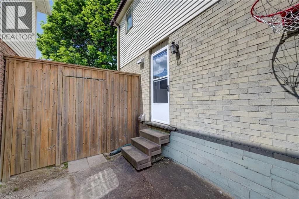 316 RISTAU Place S — photo 4 of 32
