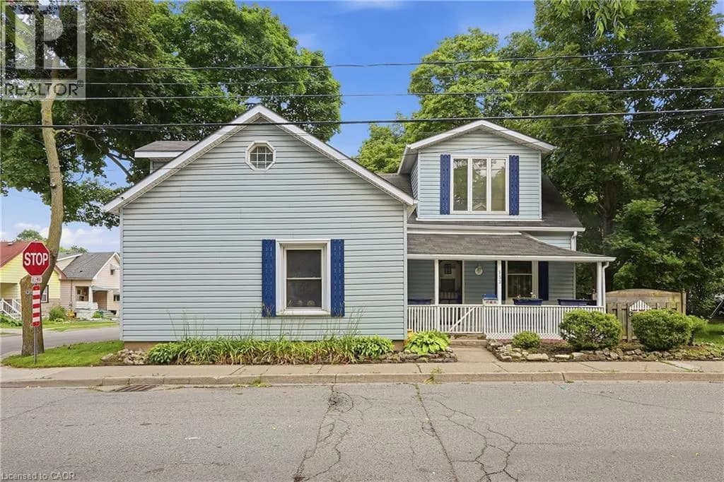 153 MONTROSE Street N — photo 2 of 34