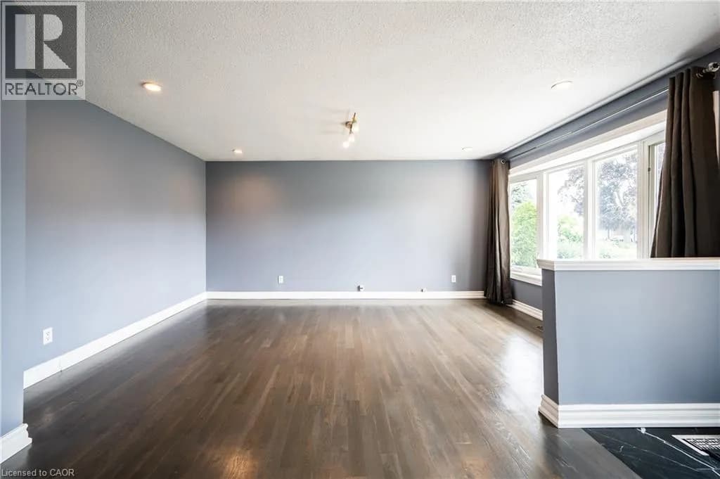 66 BELWOOD Crescent — photo 3 of 33