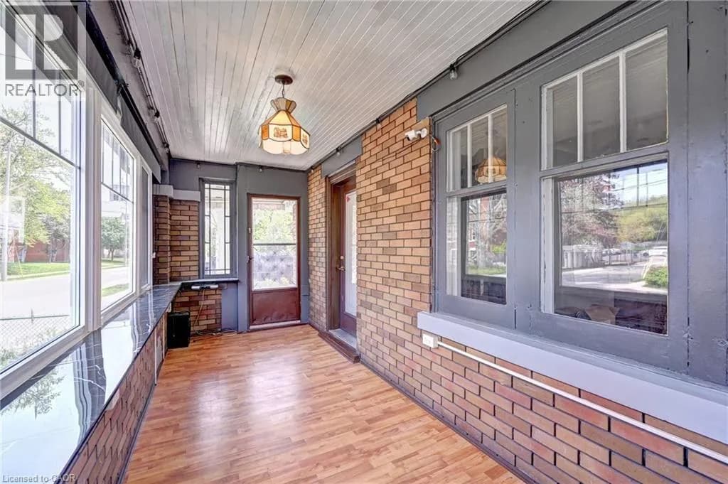 147 COURTLAND Avenue E — photo 4 of 40