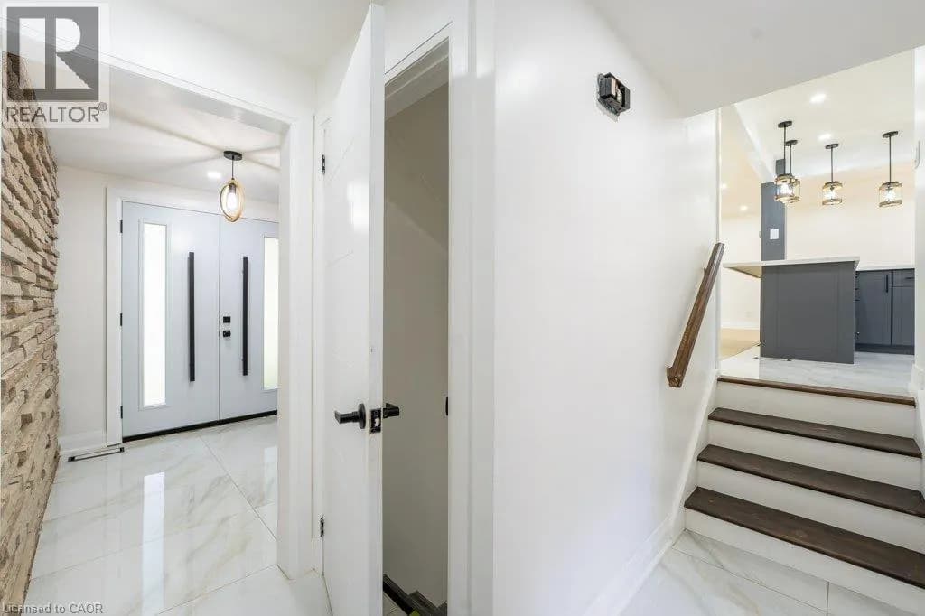 21 HALLIWELL Drive — photo 4 of 38