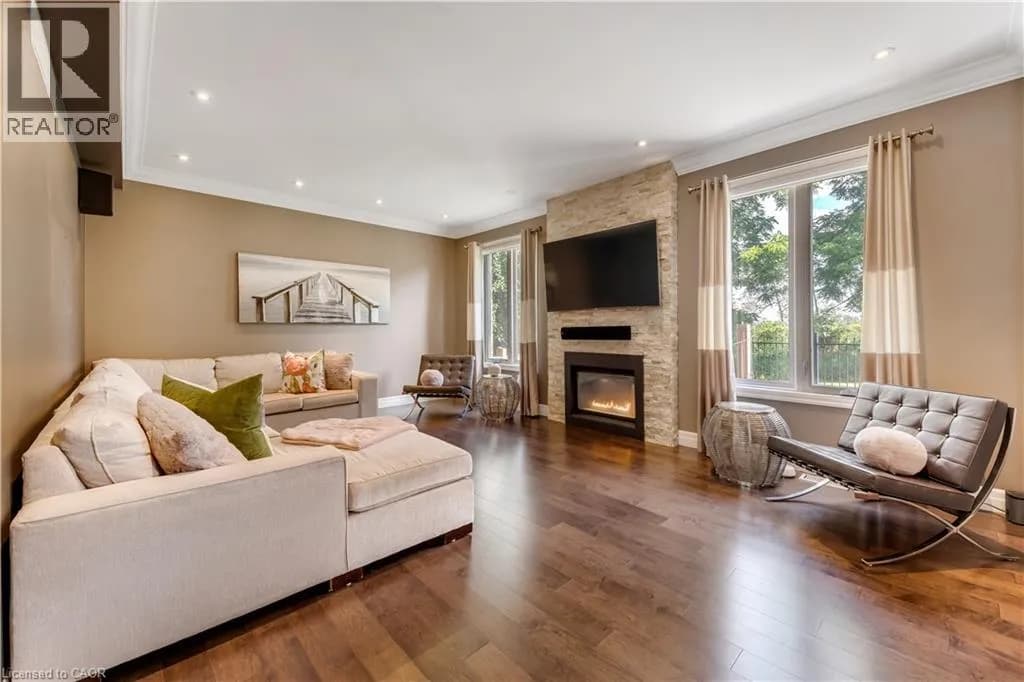 258 EDGEWATER Crescent Unit# 3 — photo 4 of 50