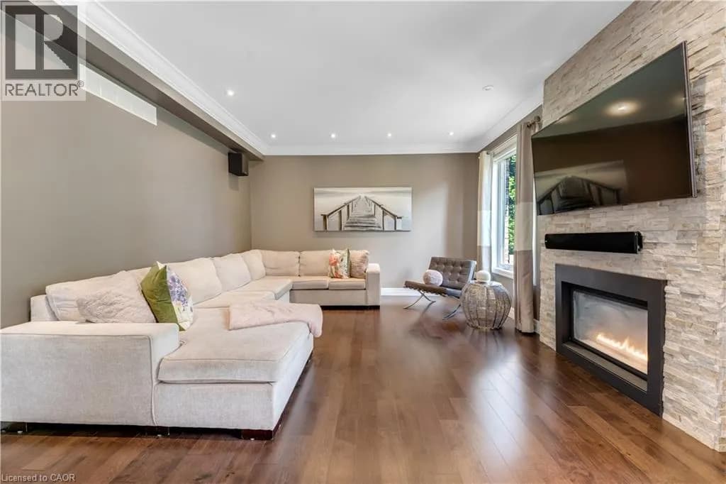 258 EDGEWATER Crescent Unit# 3 — photo 5 of 50
