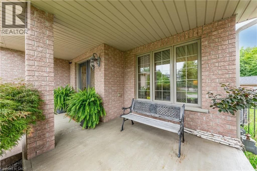 52 ARCHWOOD Crescent — photo 3 of 50