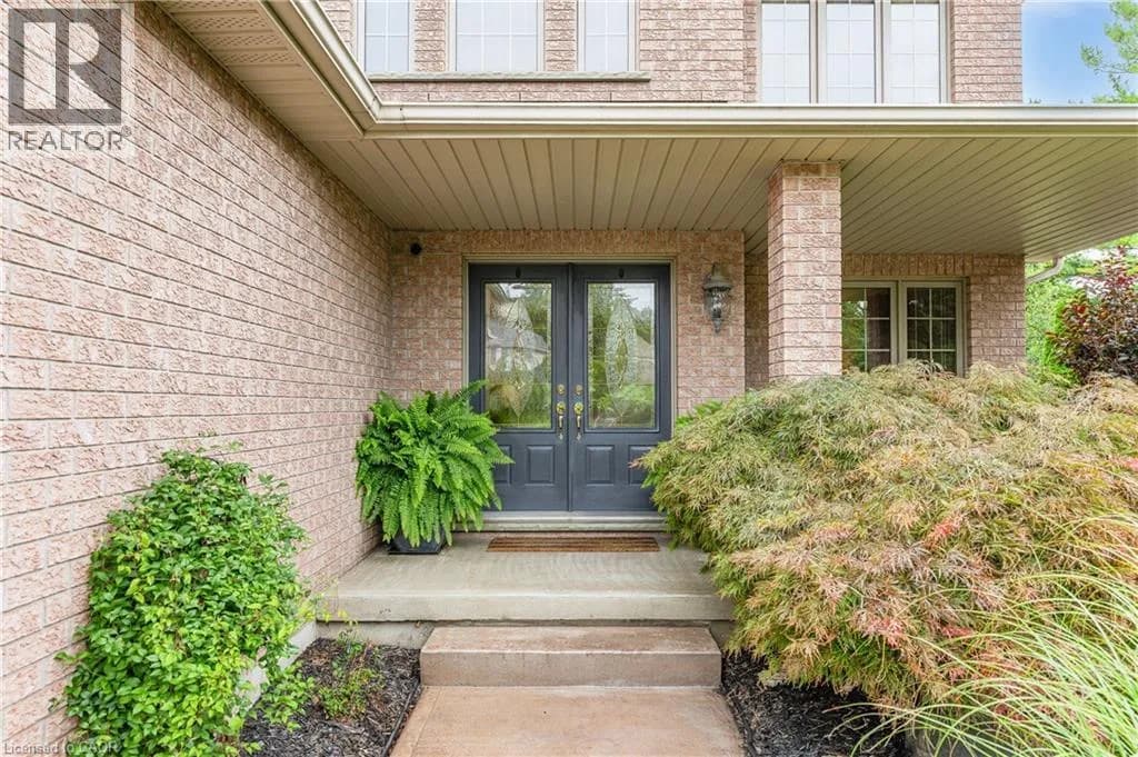52 ARCHWOOD Crescent — photo 4 of 50