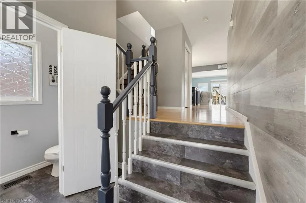 592 LITTLE DOVER Crescent — photo 4 of 25