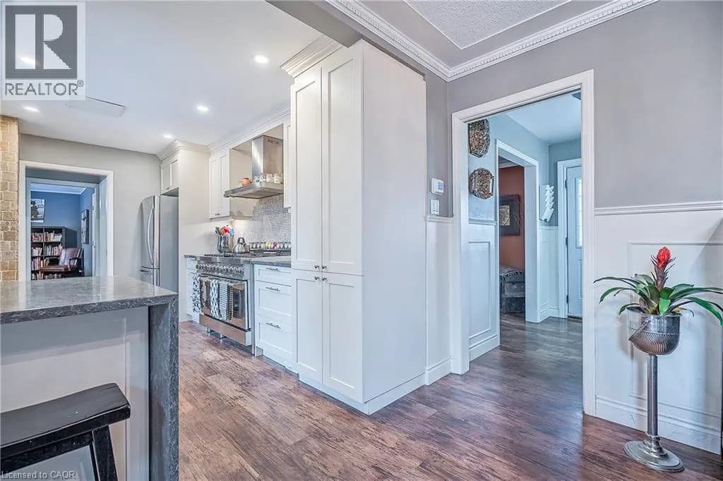 115 SOUTHWOOD Drive — photo 4 of 34
