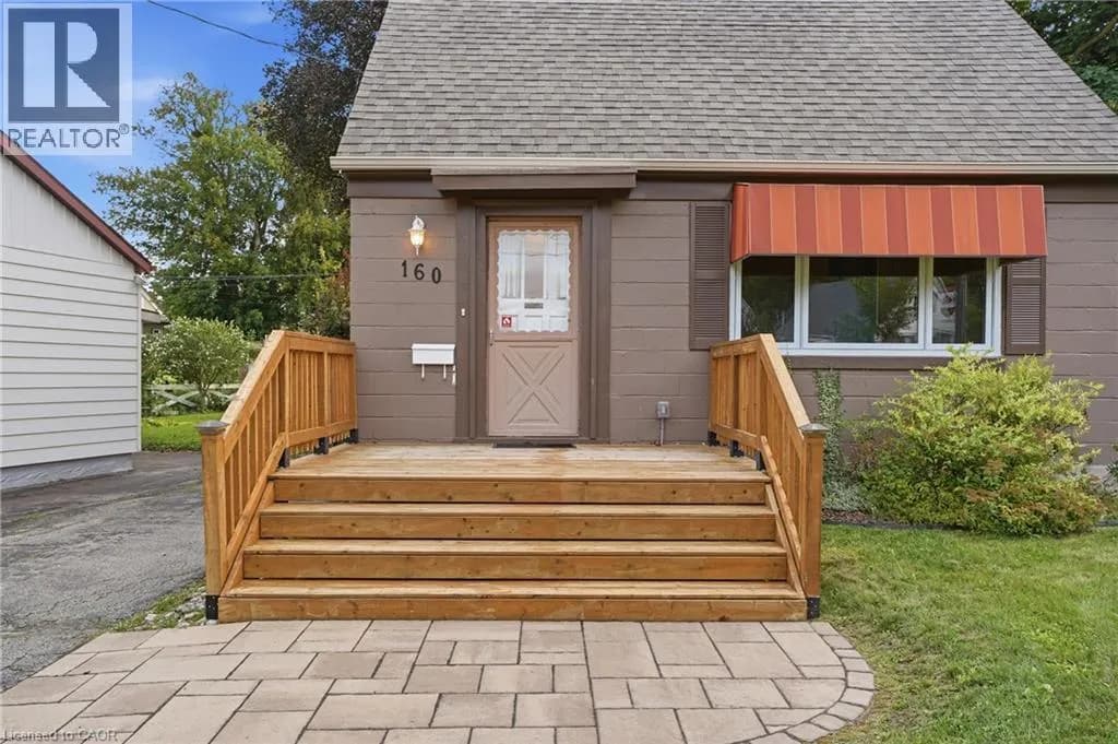 160 LORNE Crescent — photo 3 of 43