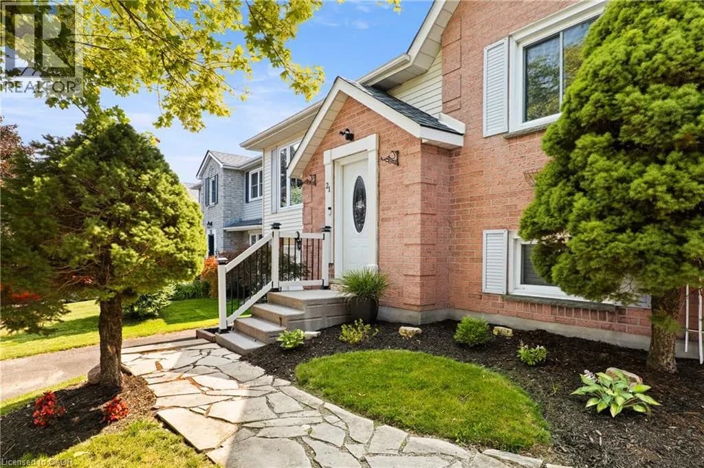 21 GOLDEN MEADOW Crescent — photo 2 of 50
