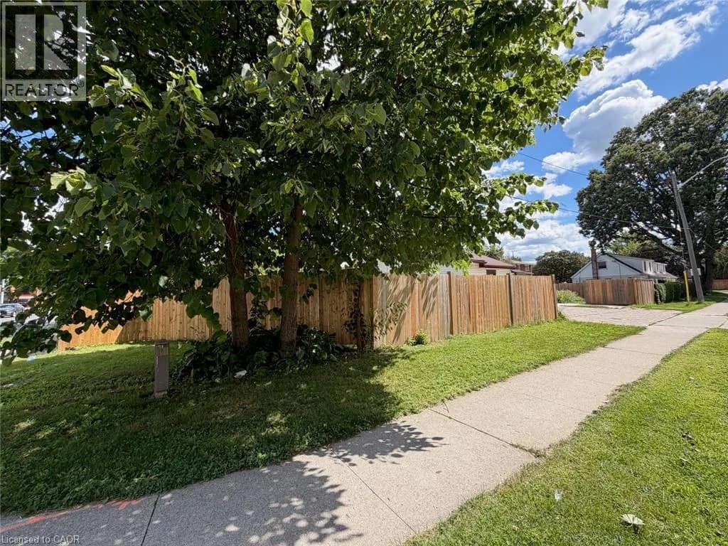 76 AVENUE Road — photo 3 of 35