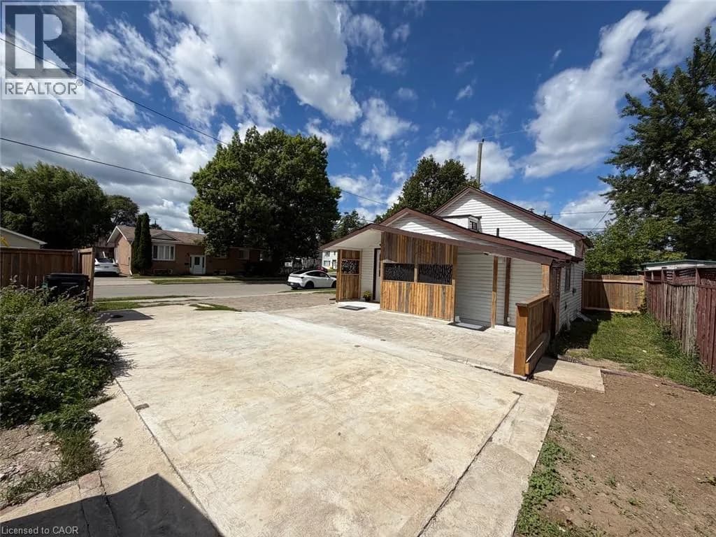 76 AVENUE Road — photo 4 of 35