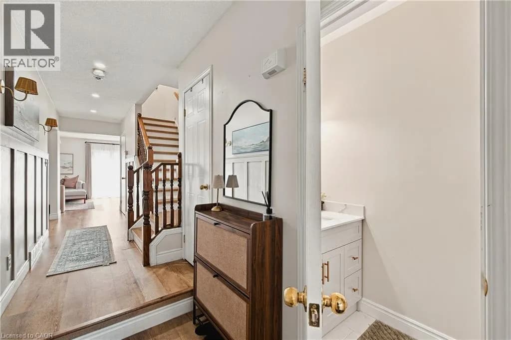 116 HENHOEFFER Crescent — photo 5 of 33