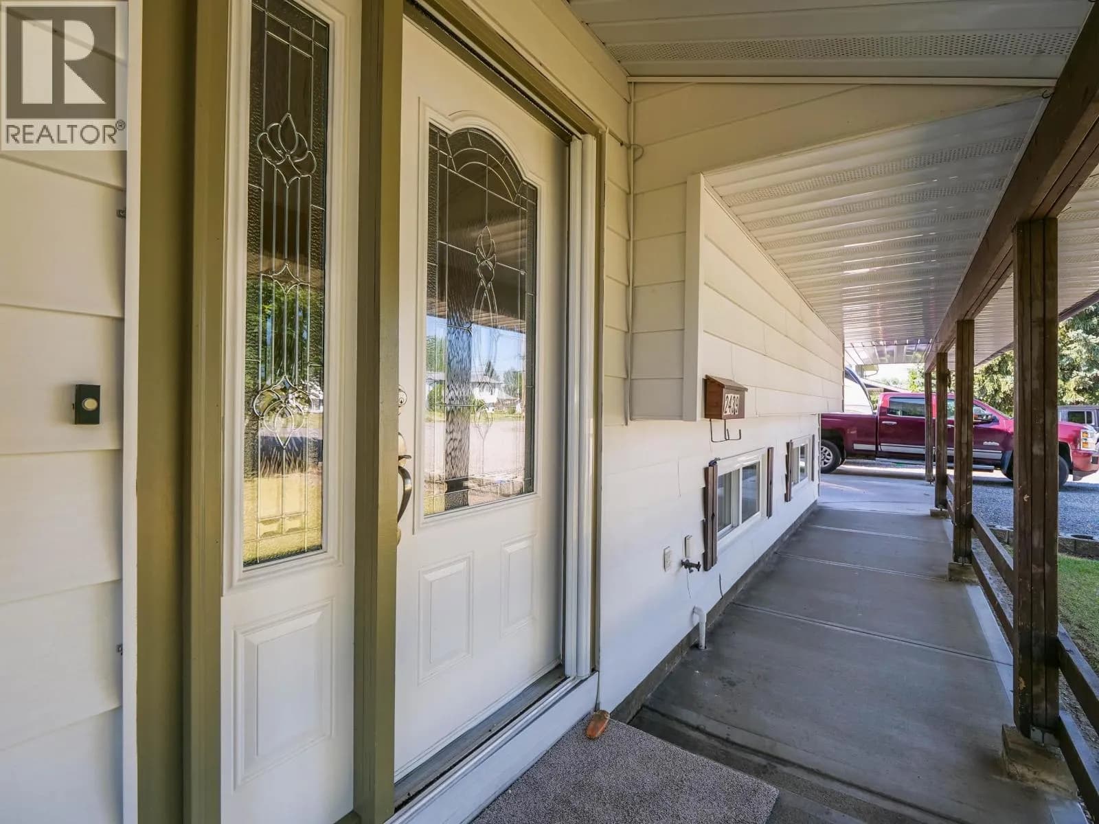 2439 FERGUSON STREET — photo 4 of 40