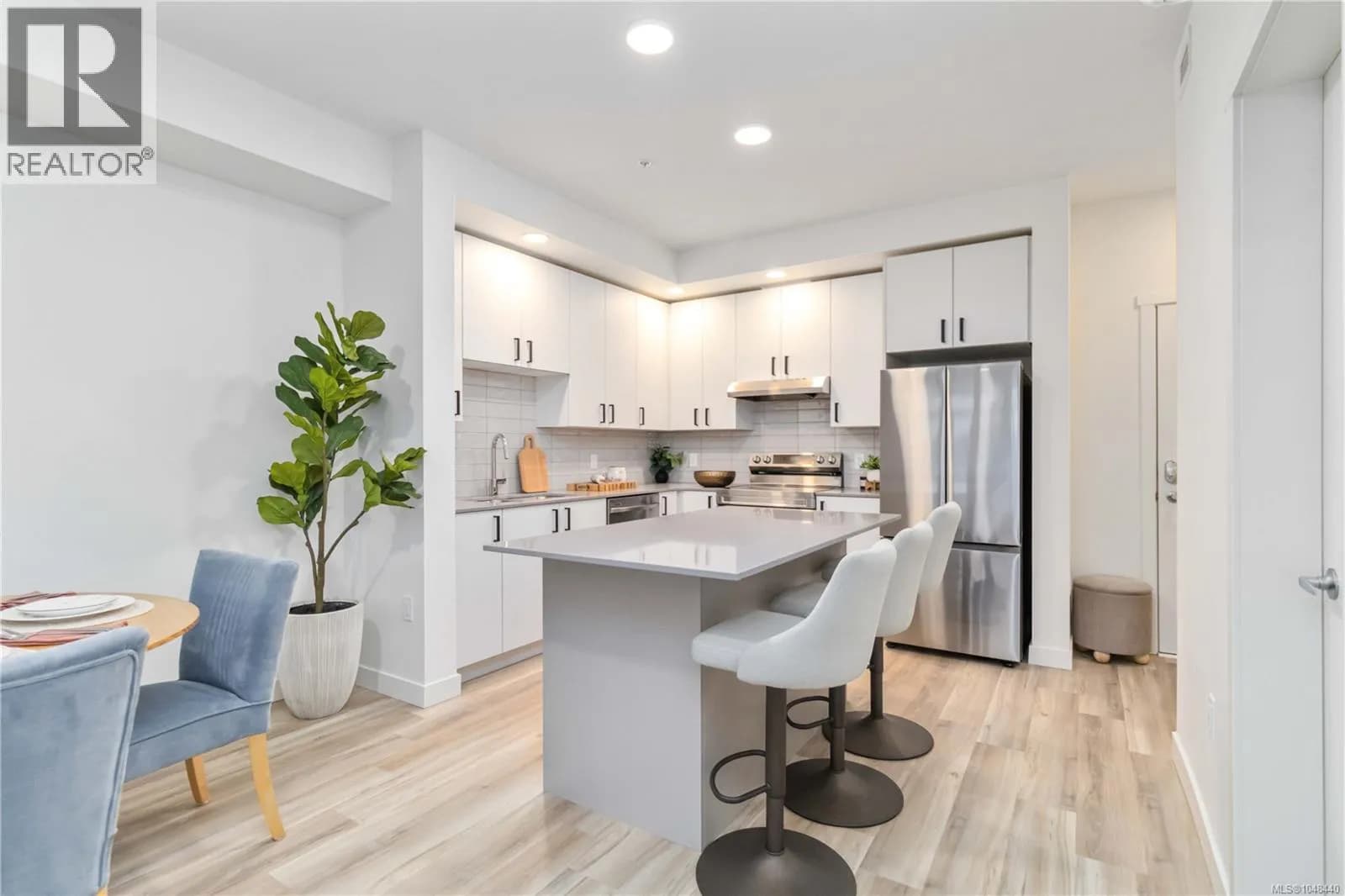 404 2390 City Gate Blvd — photo 3 of 30