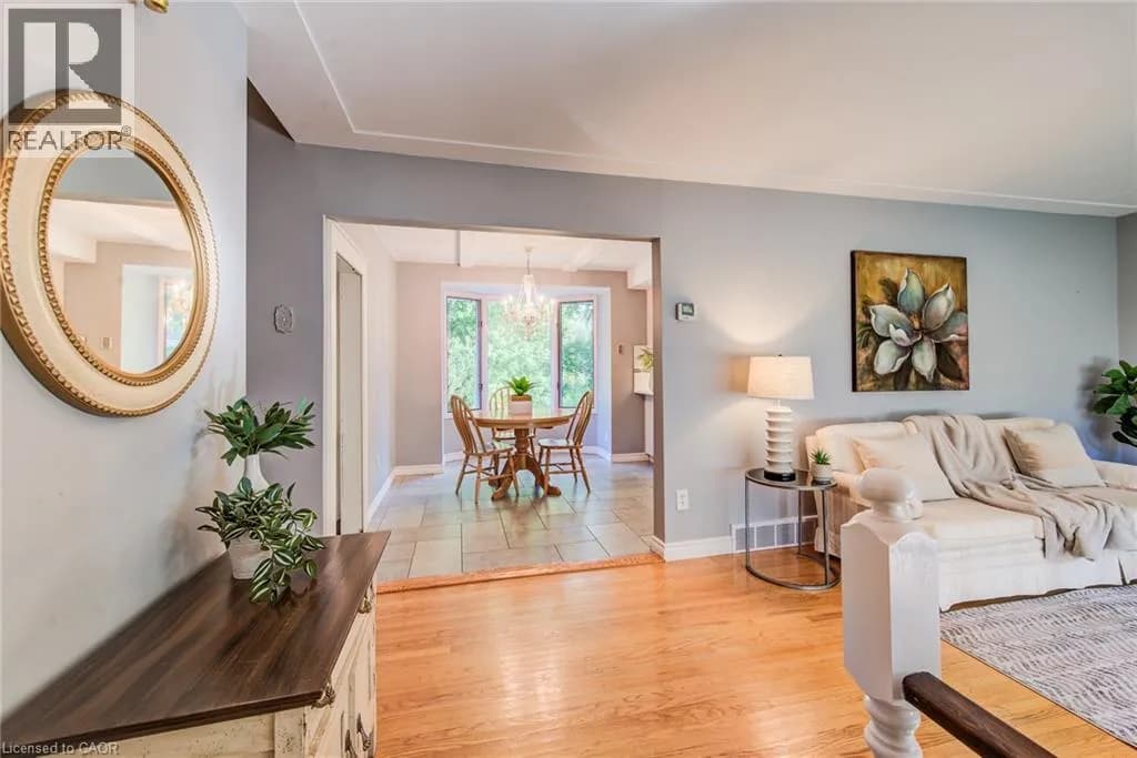 113 MACGREGOR Crescent — photo 3 of 49