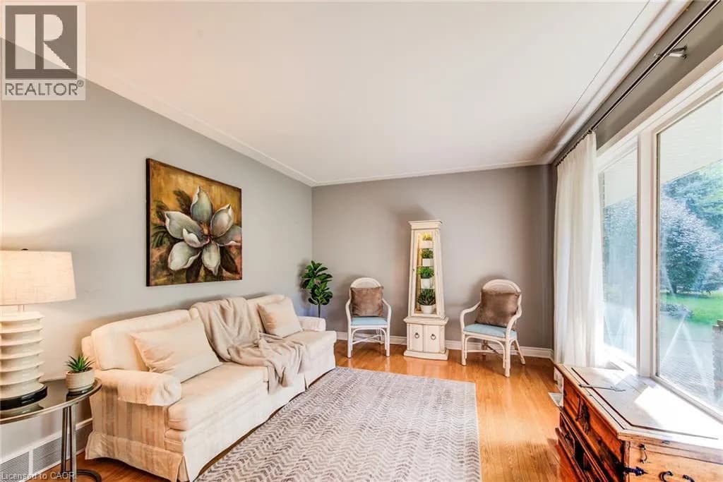 113 MACGREGOR Crescent — photo 4 of 49