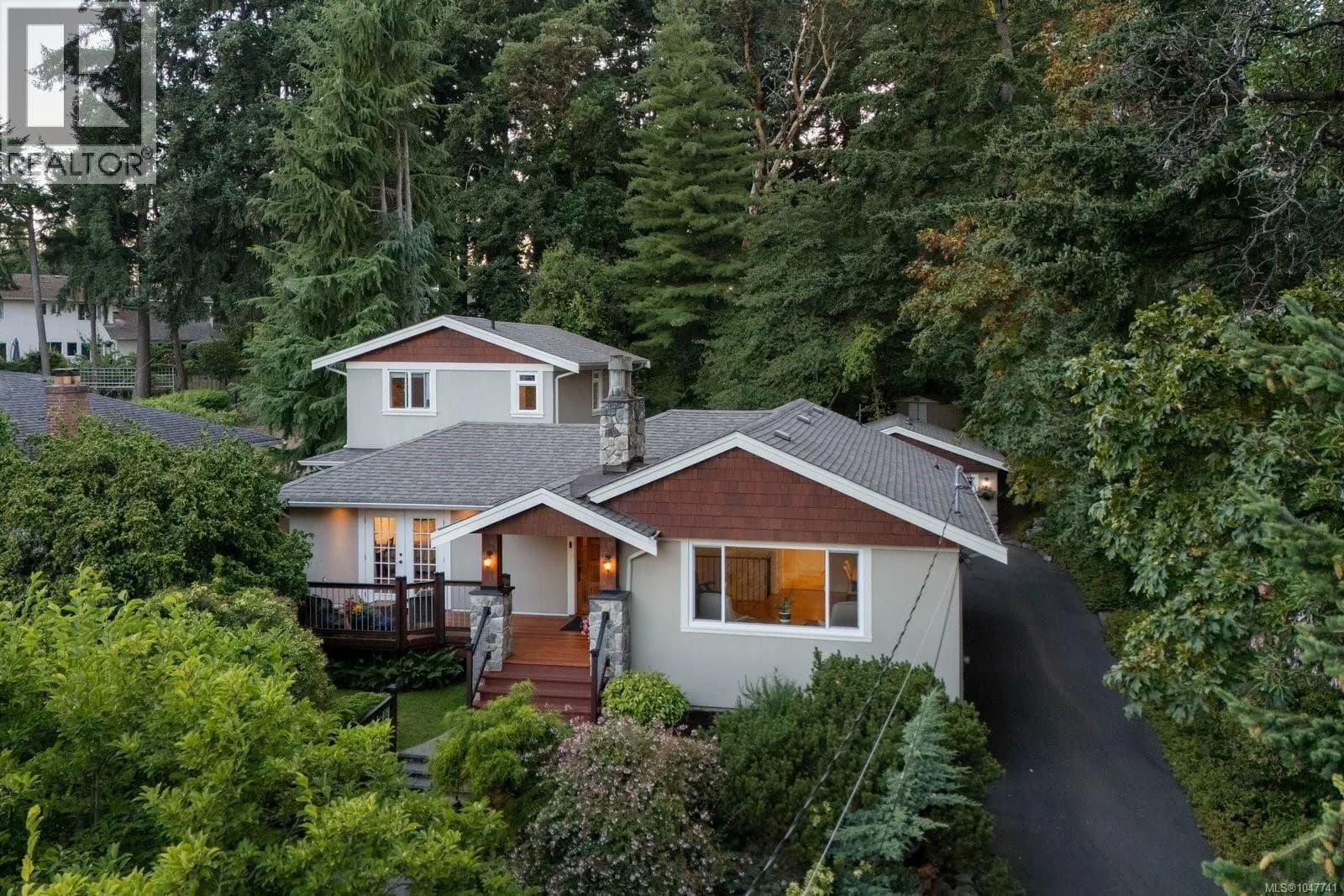 2229 Arbutus Rd E — photo 3 of 63