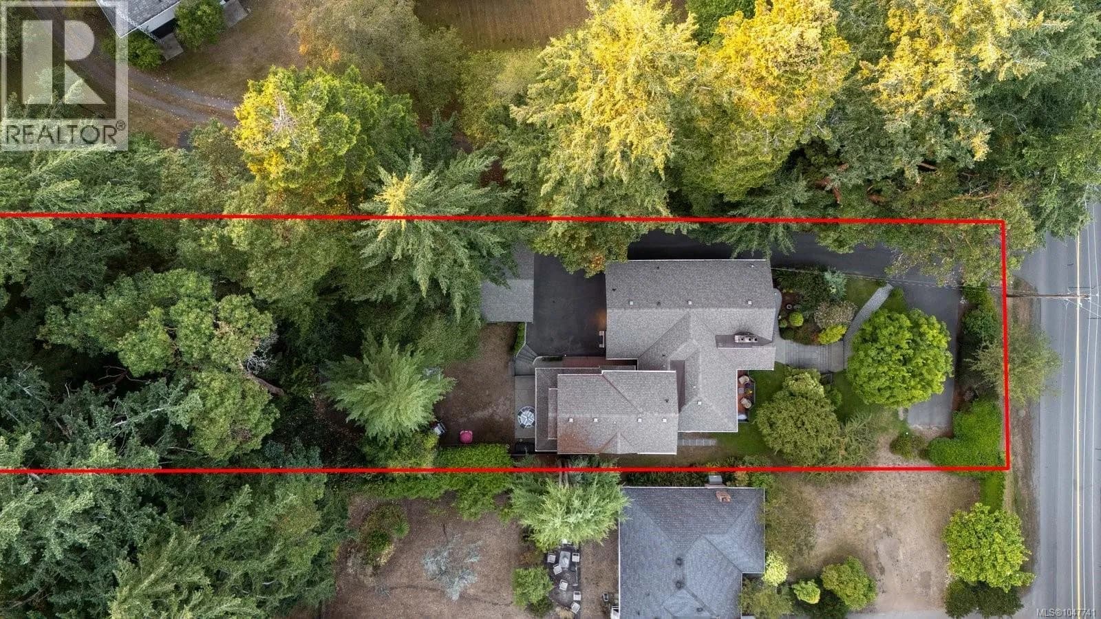 2229 Arbutus Rd E — photo 5 of 63