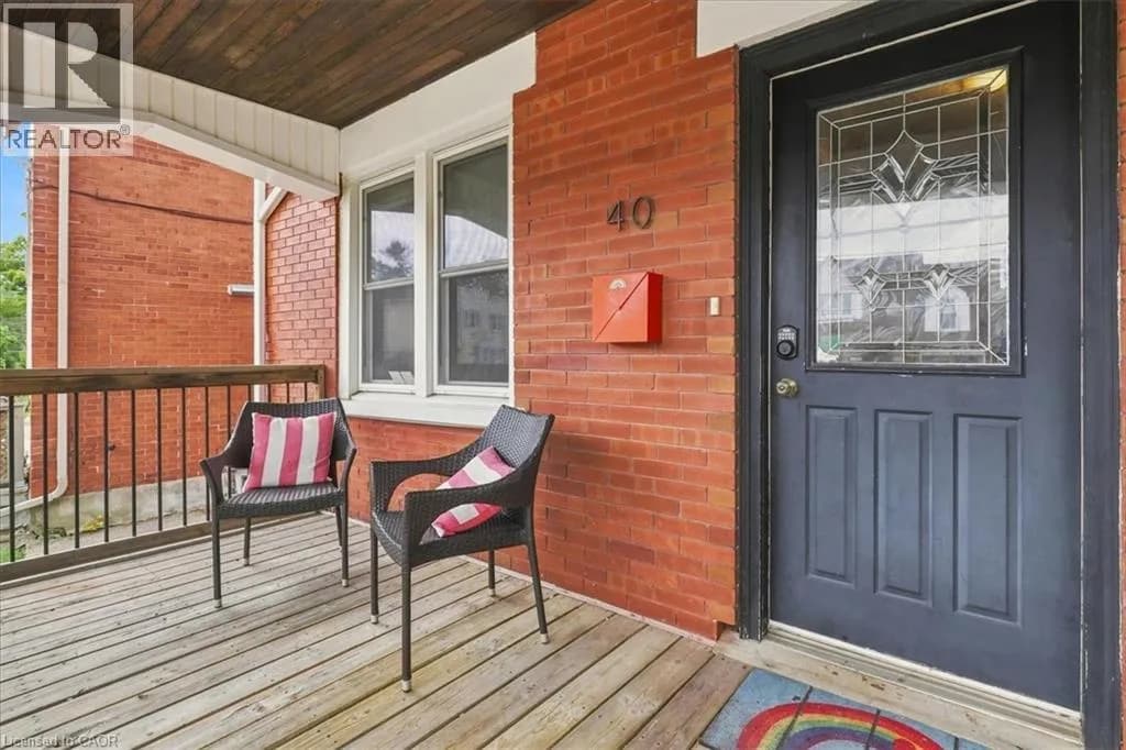 40 GUELPH Street — photo 3 of 35