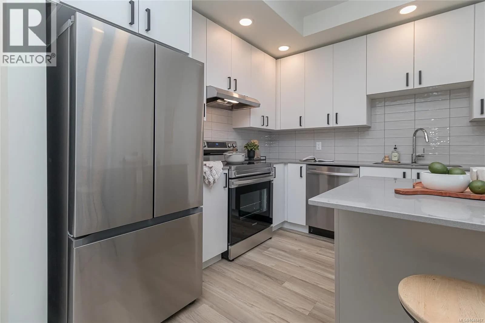 605 2390 City Gate Blvd — photo 3 of 35
