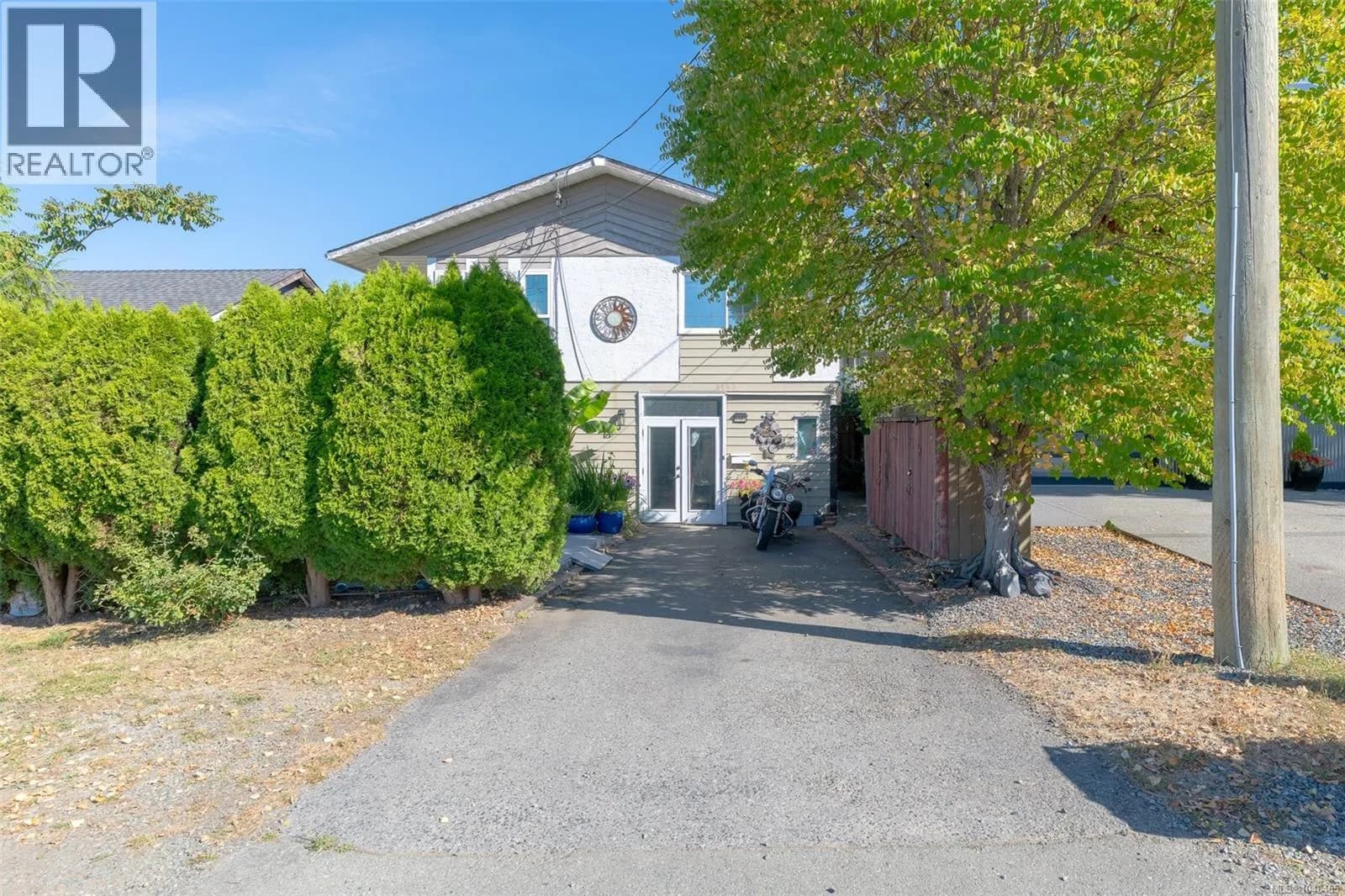 4463 Arrowsmith Rd — photo 2 of 40