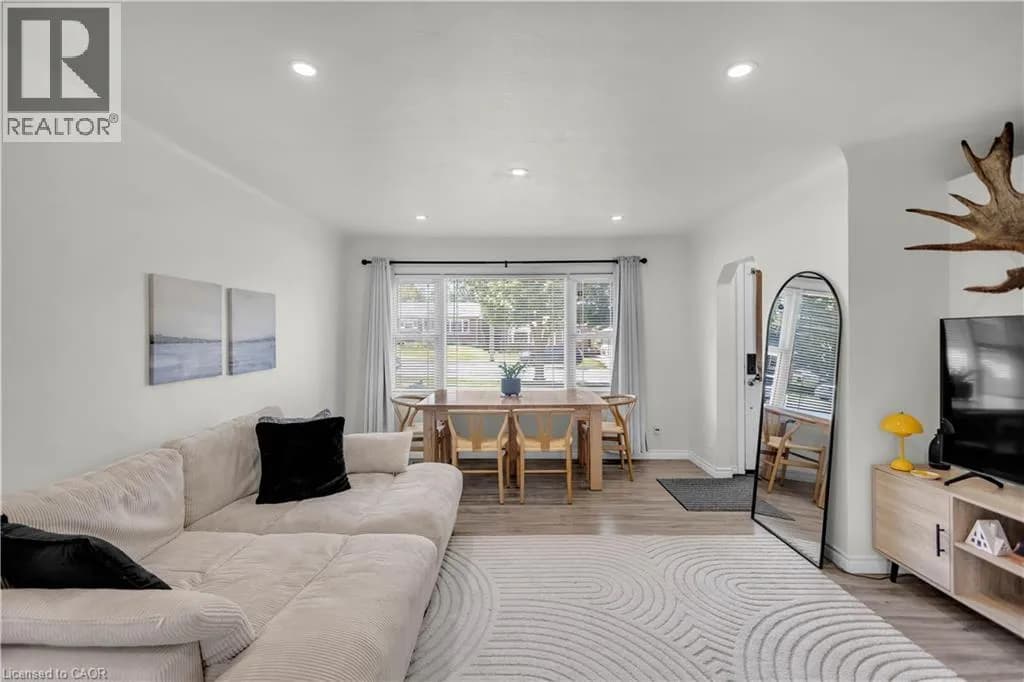 450 HIGHLAND Road E — photo 3 of 42