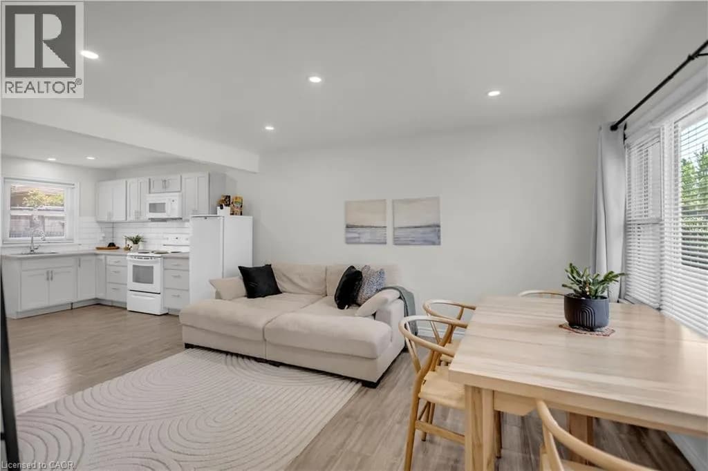 450 HIGHLAND Road E — photo 4 of 42
