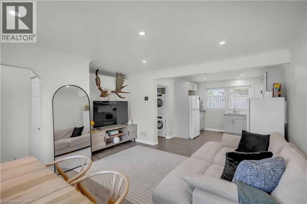 450 HIGHLAND Road E — photo 5 of 42