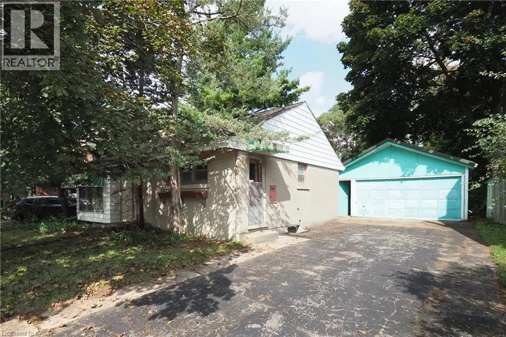 12 OAKWOOD Avenue