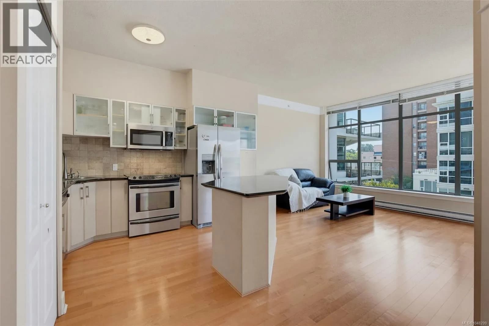401 845 Yates St — photo 4 of 38