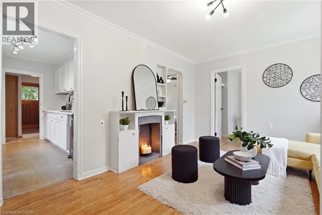 132 SPADINA Road E — photo 4 of 25