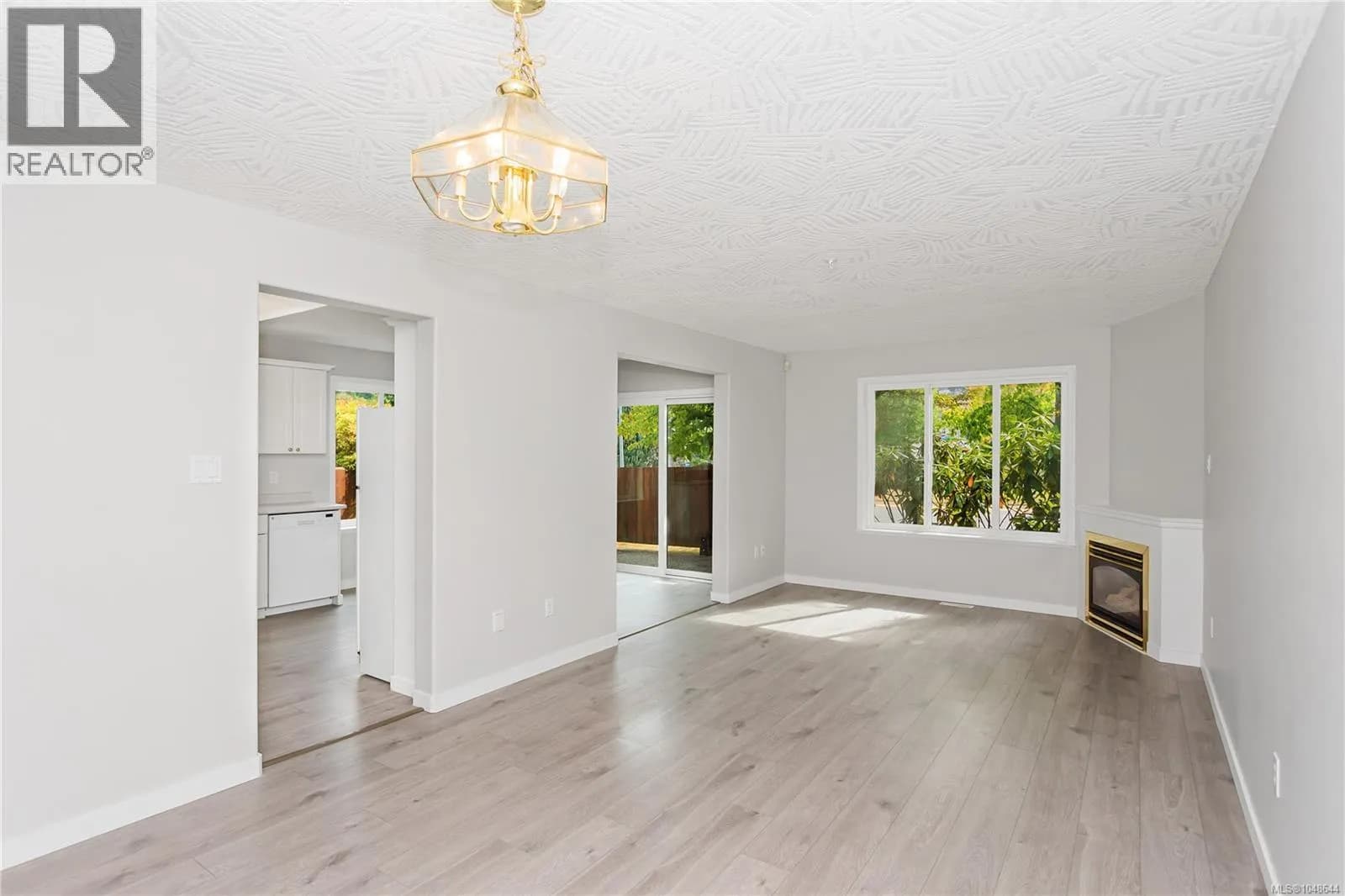 1 6240 Parkwood Dr — photo 3 of 28