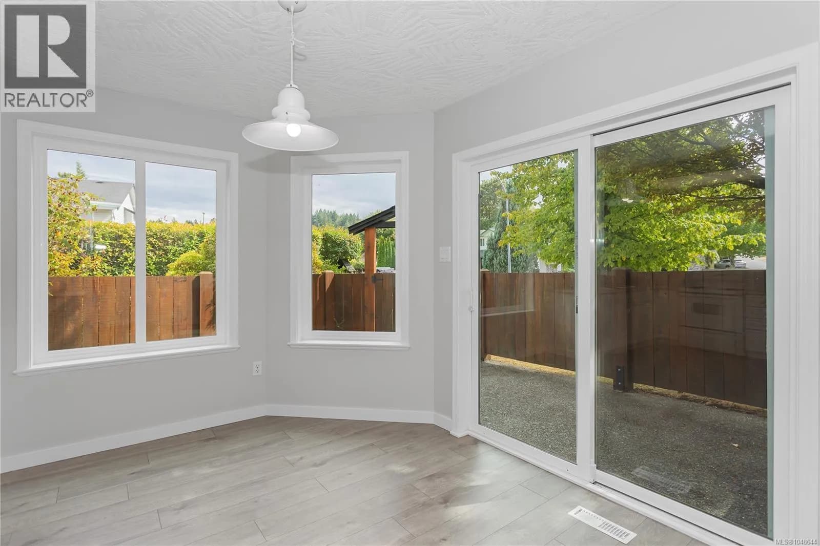 1 6240 Parkwood Dr — photo 5 of 28
