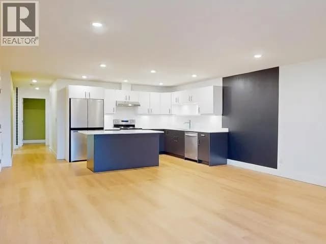 B2-6900 BURNABY STREET