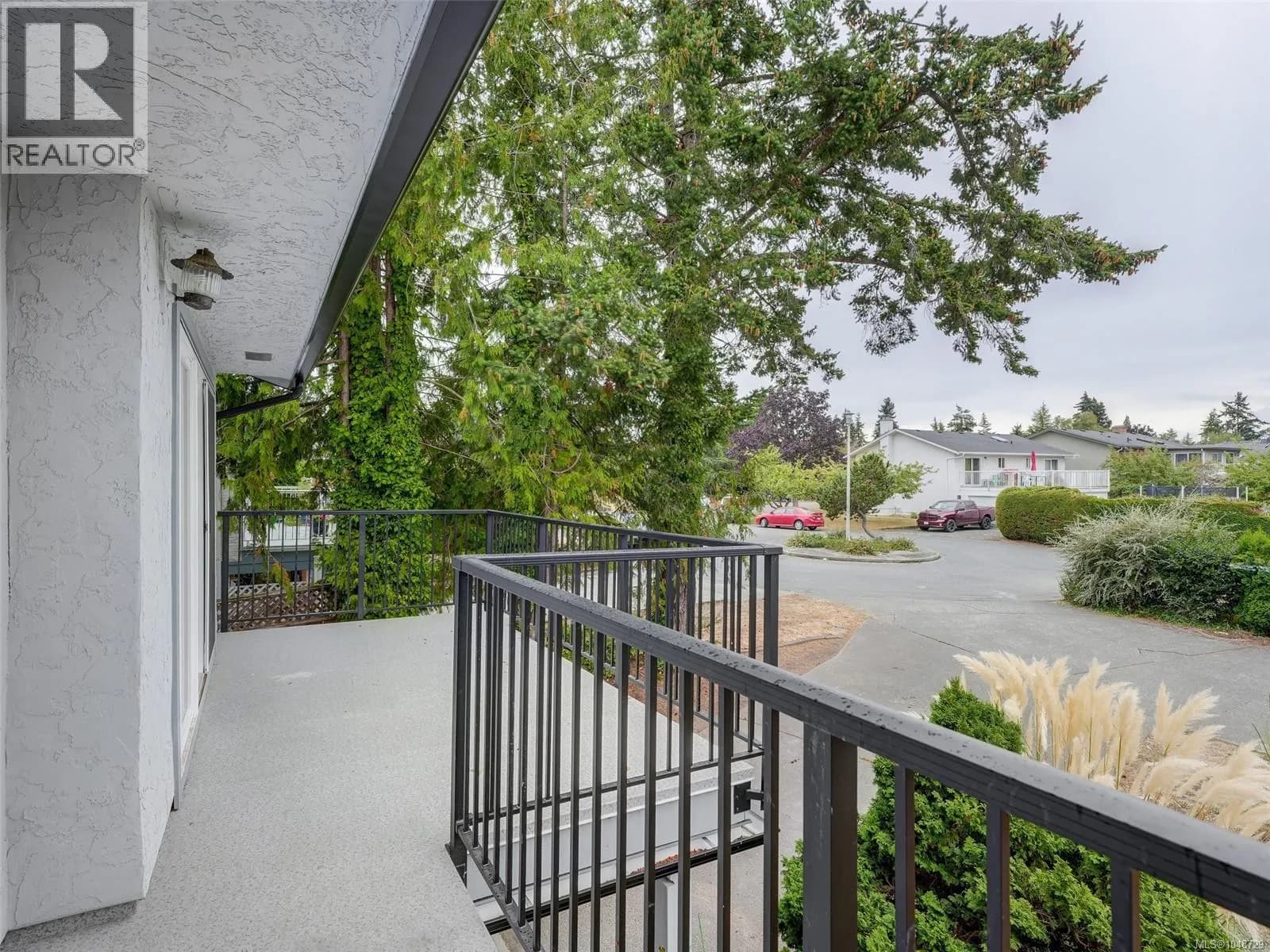 4468 Fairmont Pl — photo 2 of 48