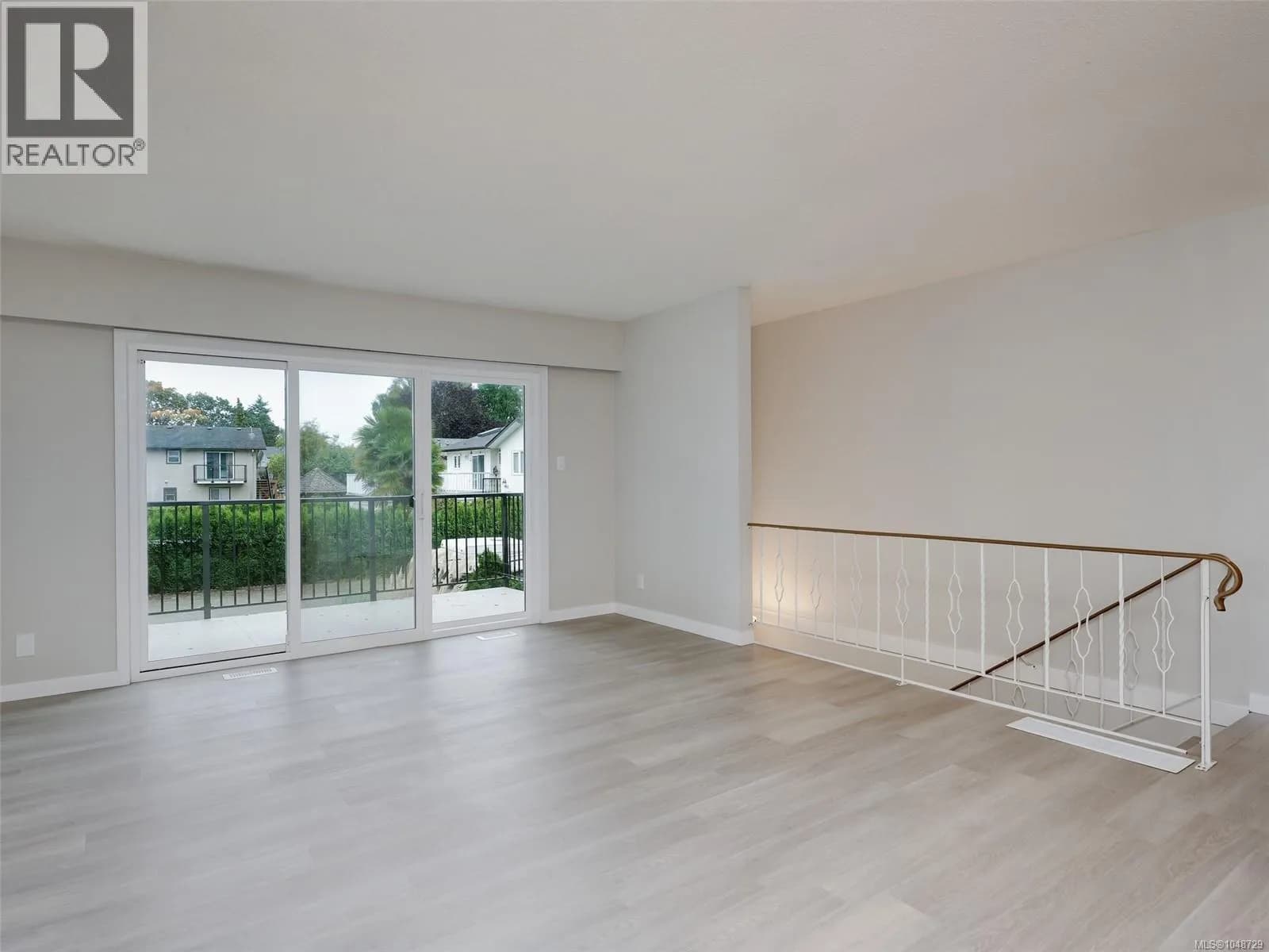 4468 Fairmont Pl — photo 4 of 48