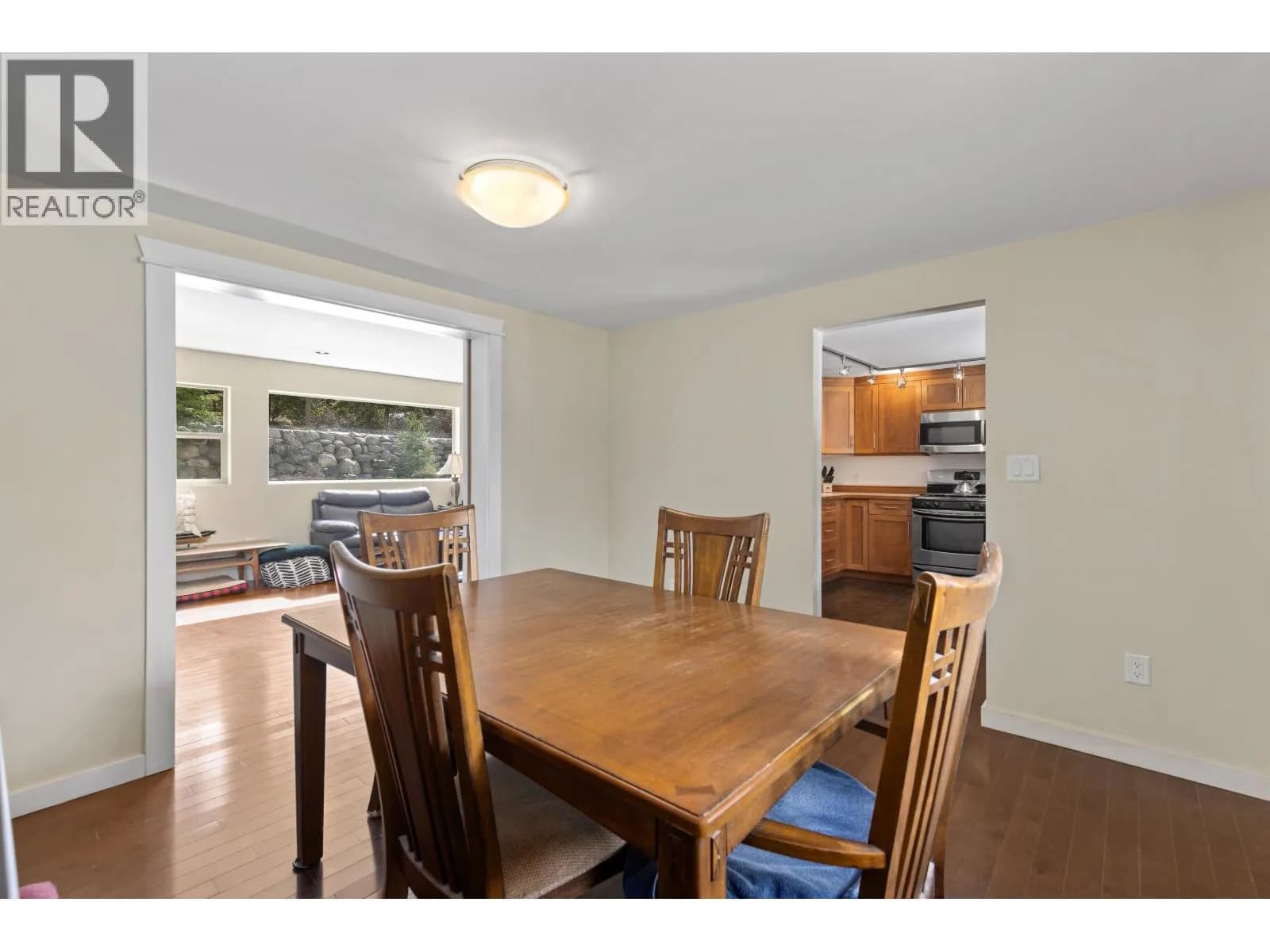 9660 DEVINE STREET — photo 3 of 34