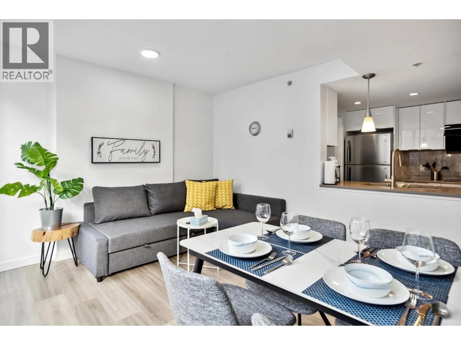 605 618 ABBOTT STREET — photo 2 of 15