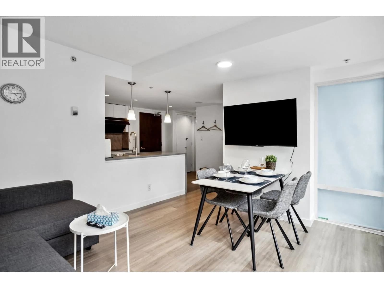 605 618 ABBOTT STREET — photo 4 of 15