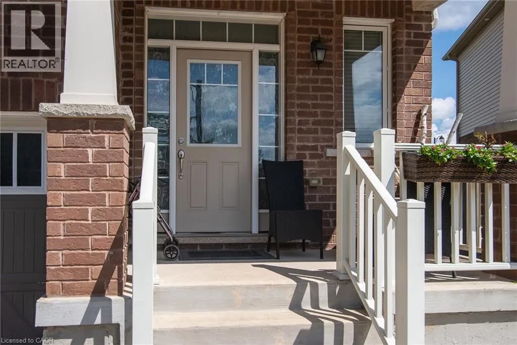 330 GROVEHILL Crescent — photo 4 of 47