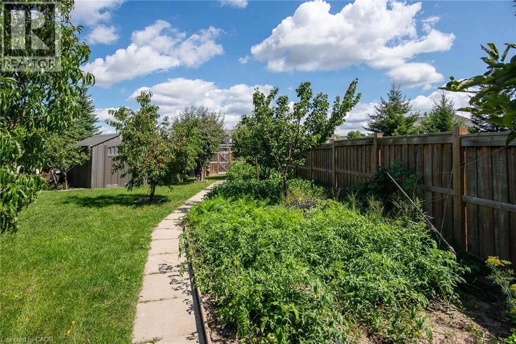 330 GROVEHILL Crescent — photo 5 of 47