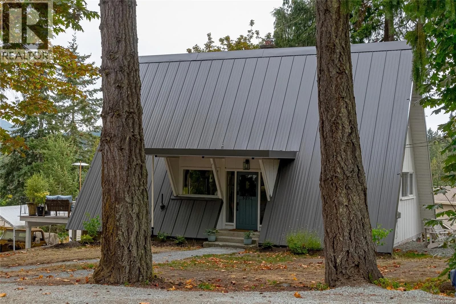6891 Woodward Dr — photo 4 of 45