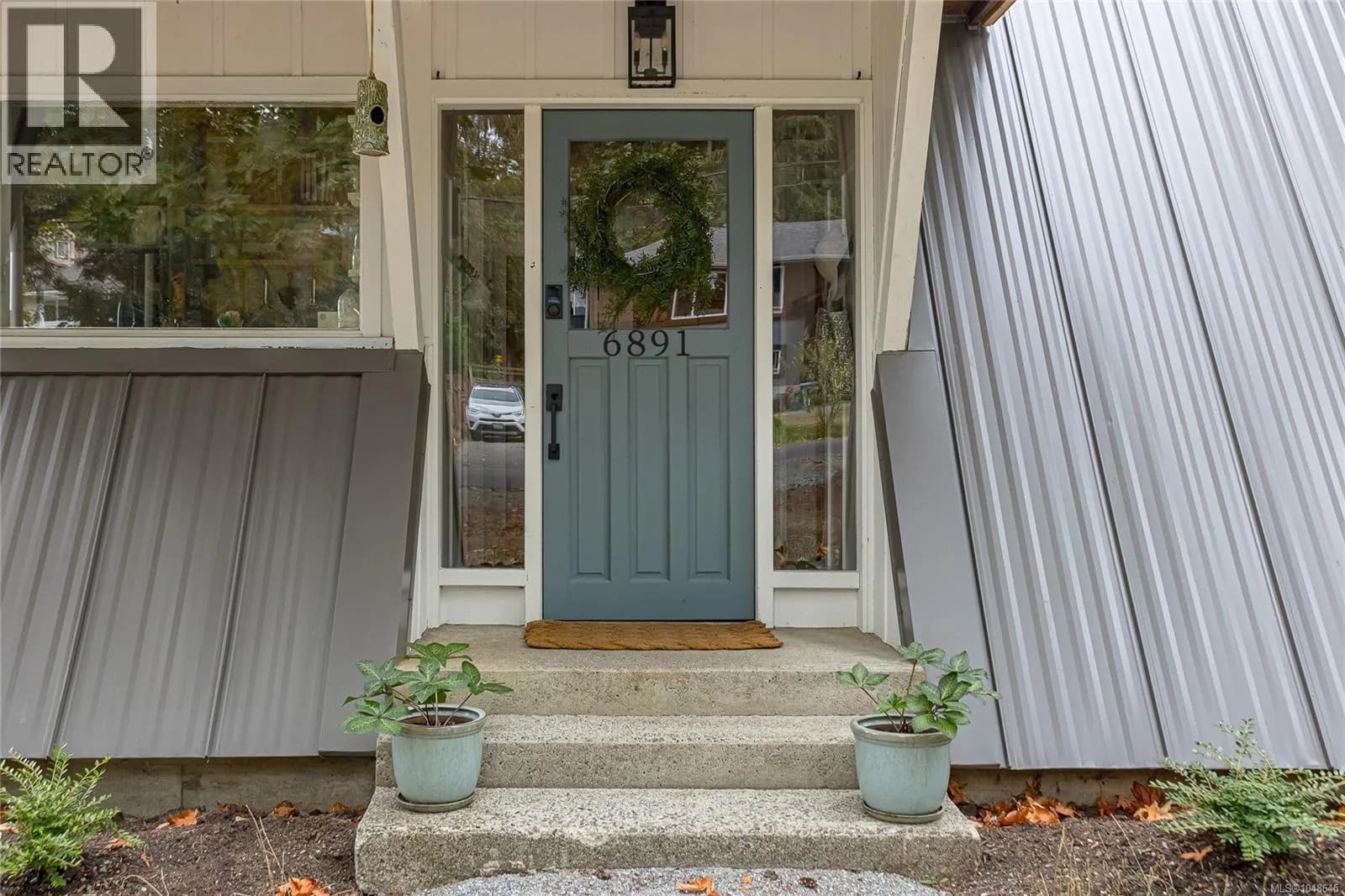 6891 Woodward Dr — photo 5 of 45