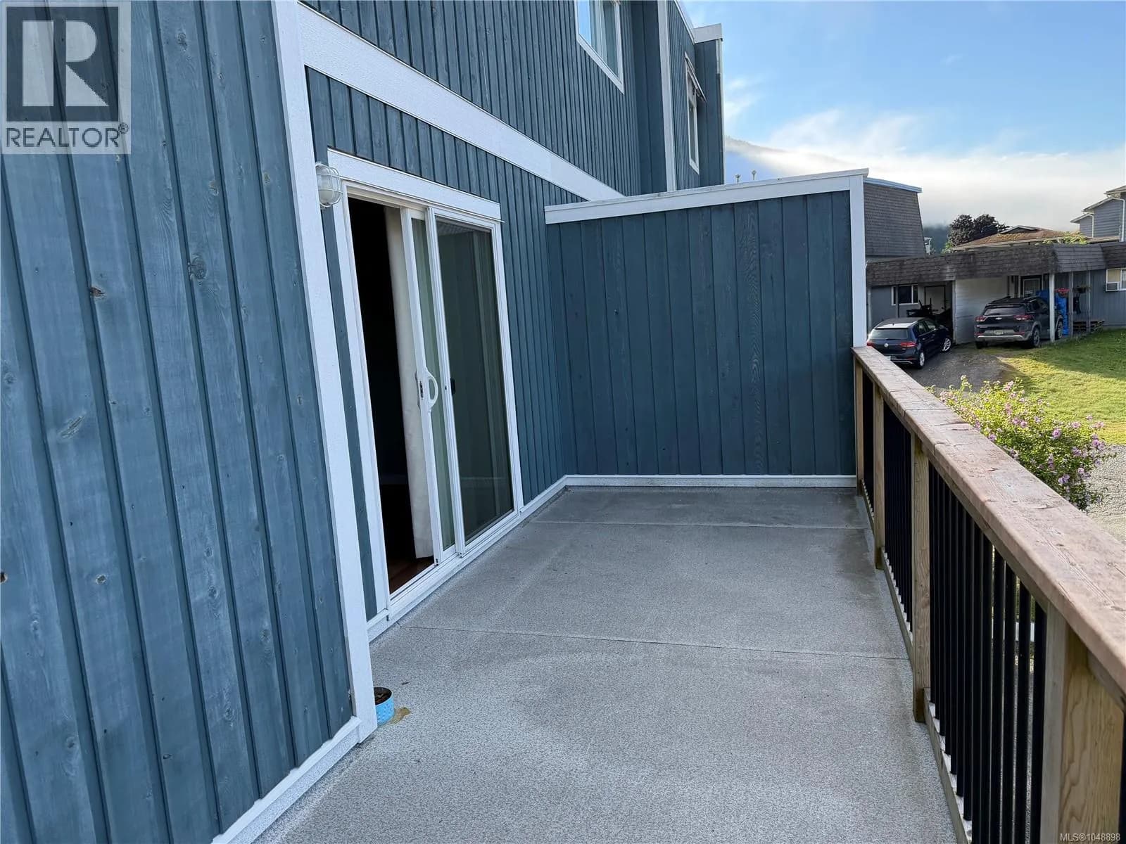 69 Mckay Cres — photo 3 of 15
